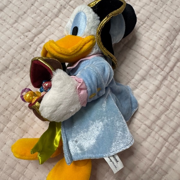 Disnet Theme Parks DONALD DUCK PIRATES of the CARIBBEAN 9" Sitting Pirate Plush - Picture 2 of 7